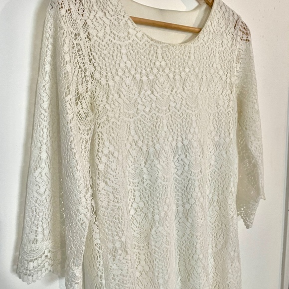 White lace dress with long flared sleeves - Picture 1 of 4